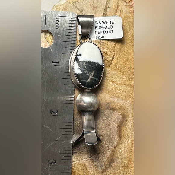 NWT Tia Long Navajo Handmade White Buffalo Squash Blossom Pendant - Picture 2 of 6